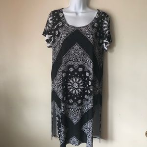 Black and White Flowy top